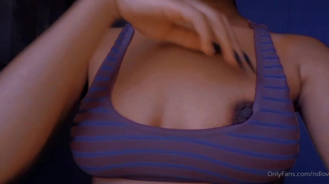 ⁣Little tease in an ugly bra lol