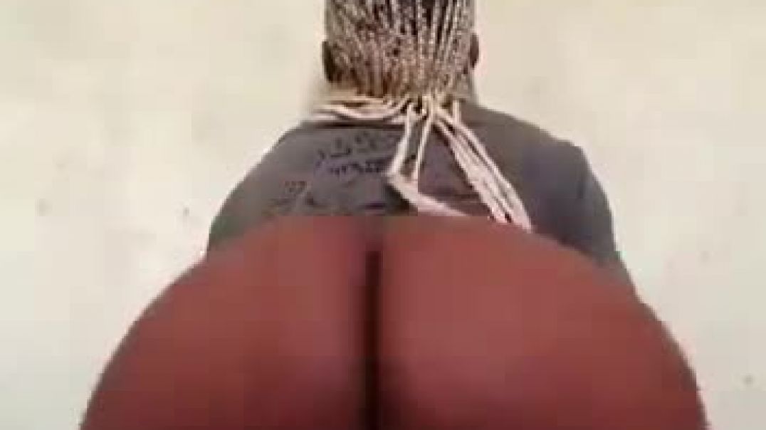 Nude twerk