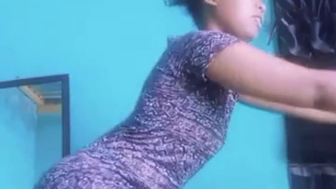⁣Sister...the thighs you have......wow