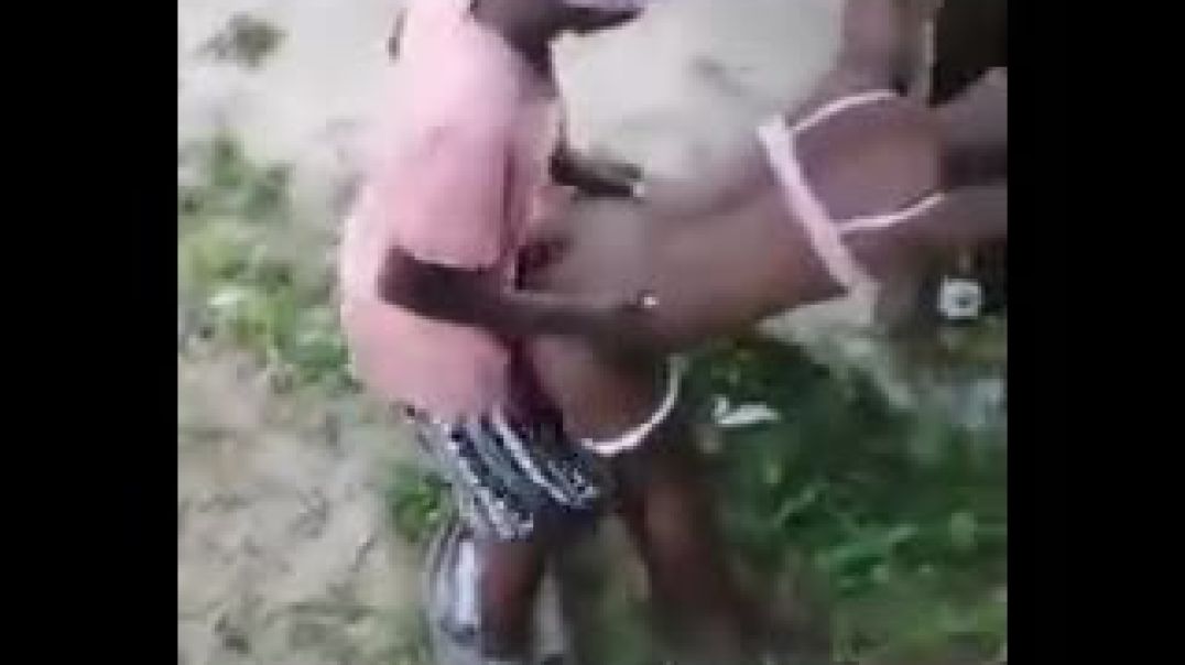 eGroovin Public Sex