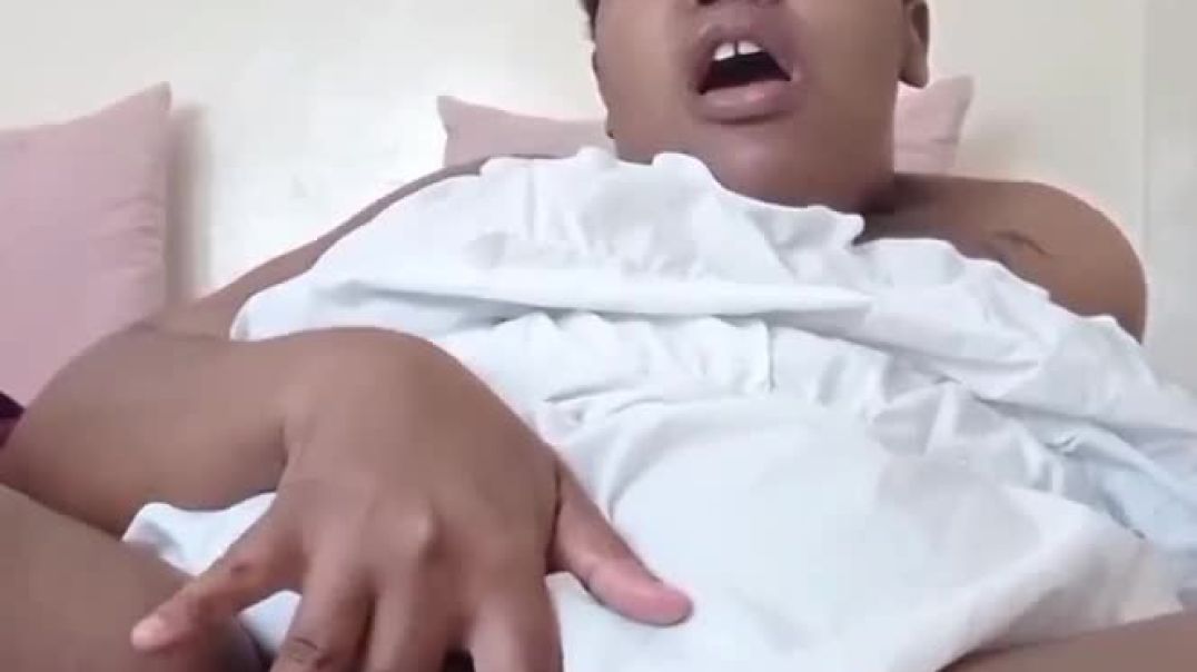⁣MZANSI EBONY SLUT MASTURBATES USING A VIBRATOR TILL SHE CREAMS