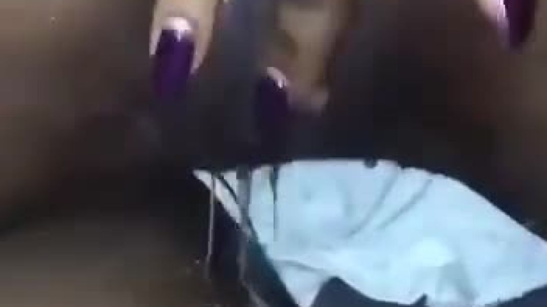 ⁣mzansi teen make her pussy wet and juicy before take a big dick