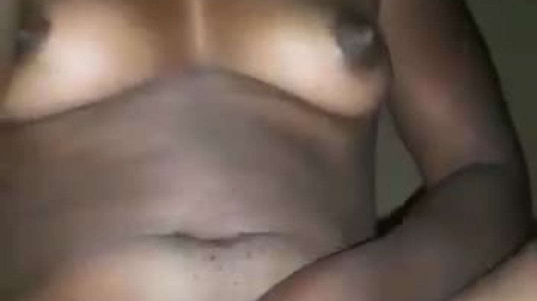 ⁣Zim girl playing with her fat cake while talking with her lover on phone call