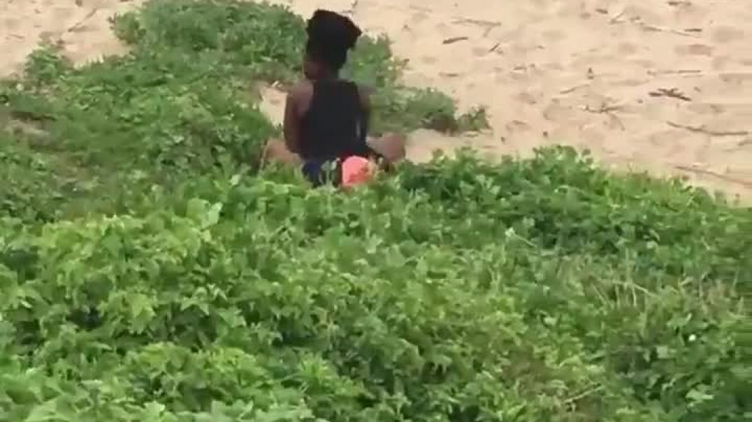 ⁣Magosha Caught Serving Client at the Beach
