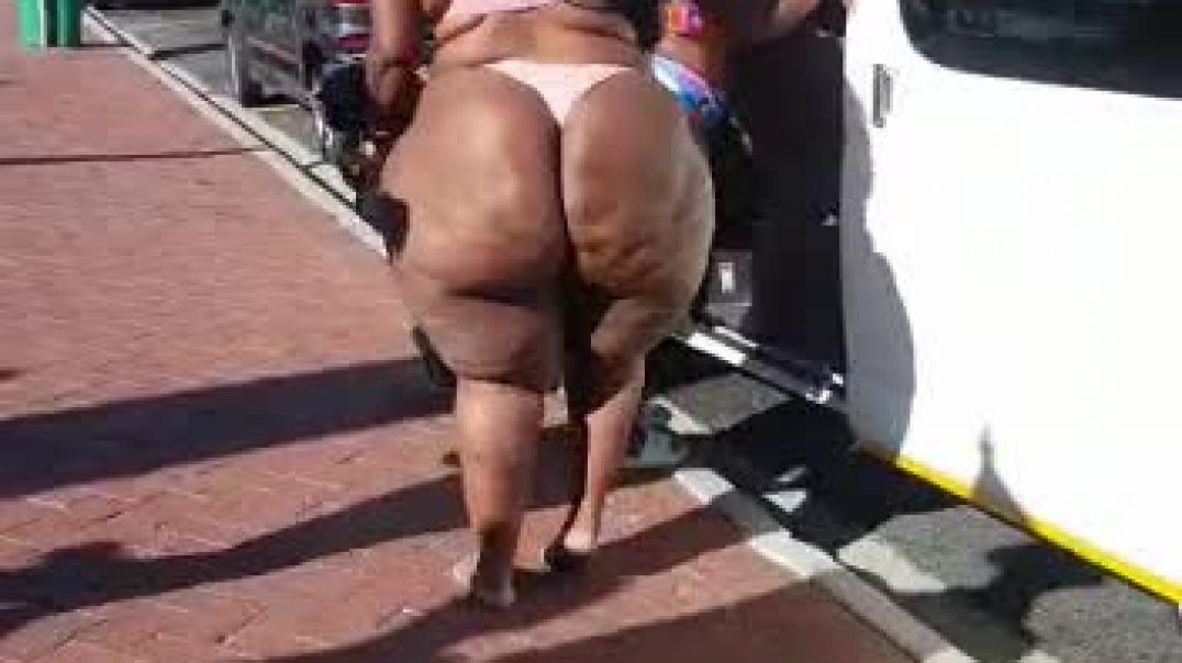 Abo stufuza public nudity