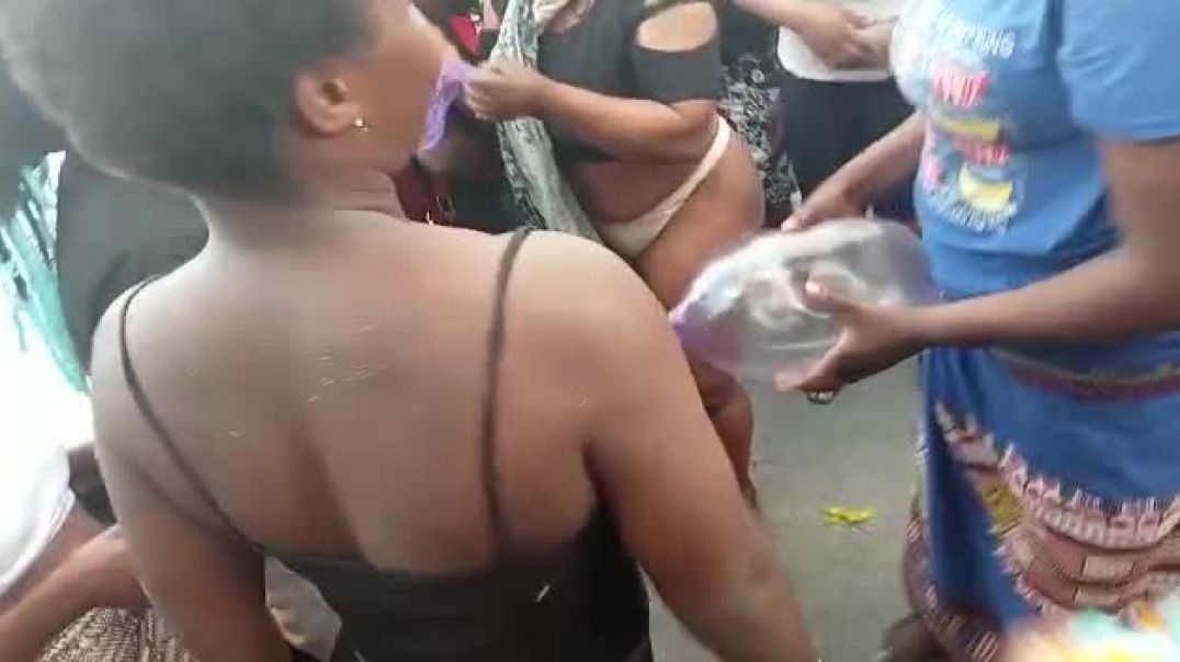 ⁣Zimbabwe sex workers twerking at the funeral