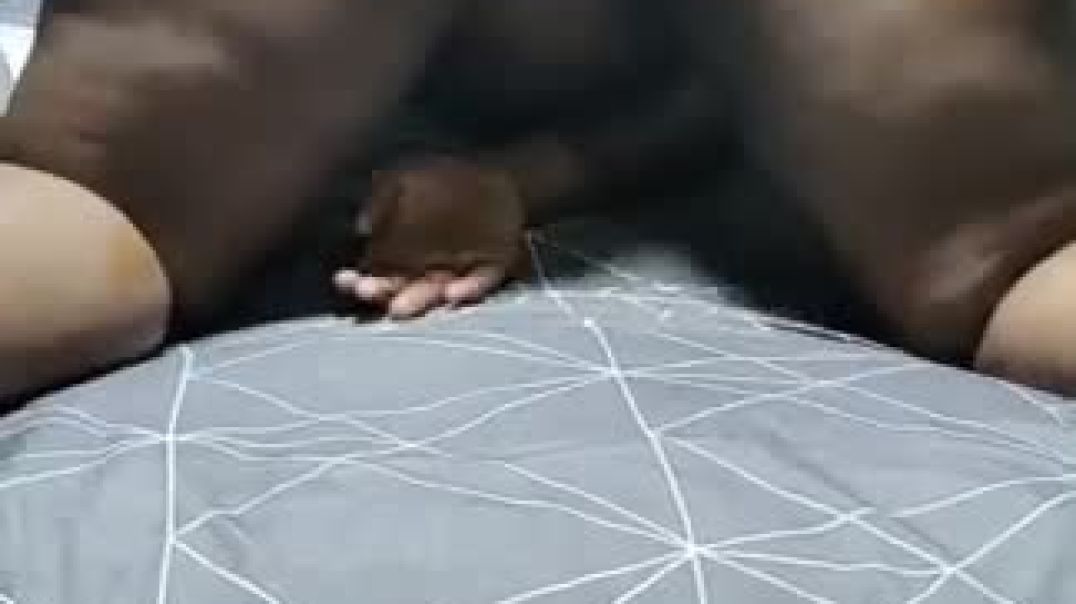 Pretty mbau Shaking Ass