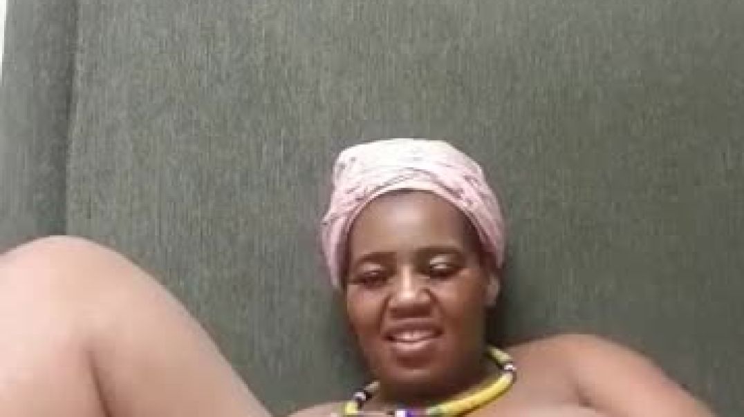 ⁣Sexy south African Zulu GF show pussy via whatsapp