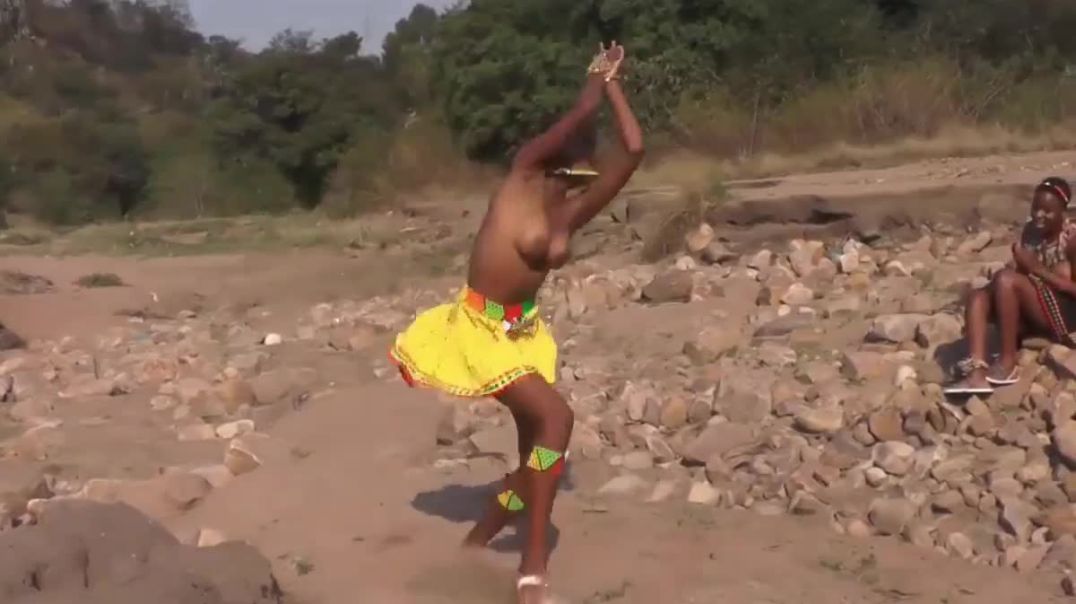 ⁣Zulu Virgins topless dancing
