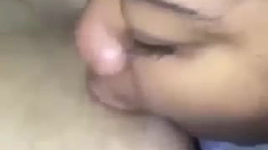 ⁣Another teen lickin' pussy