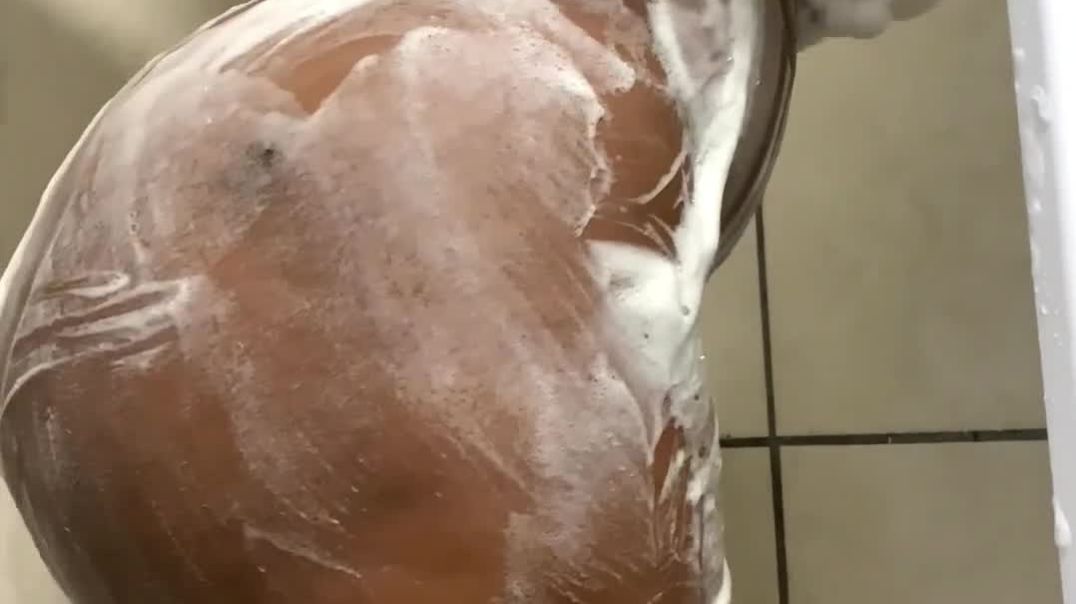 ⁣iv_models Lisa wanted to shower with daddy, while you rub your hard cock on her, she has been very H