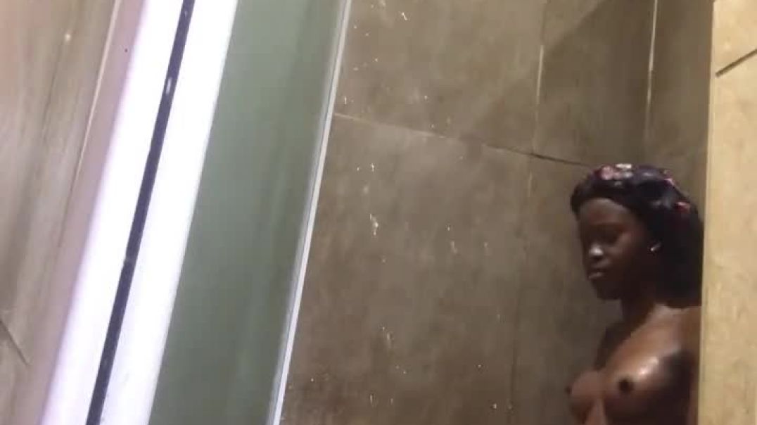 ⁣Ama 2000 teen taking a shower