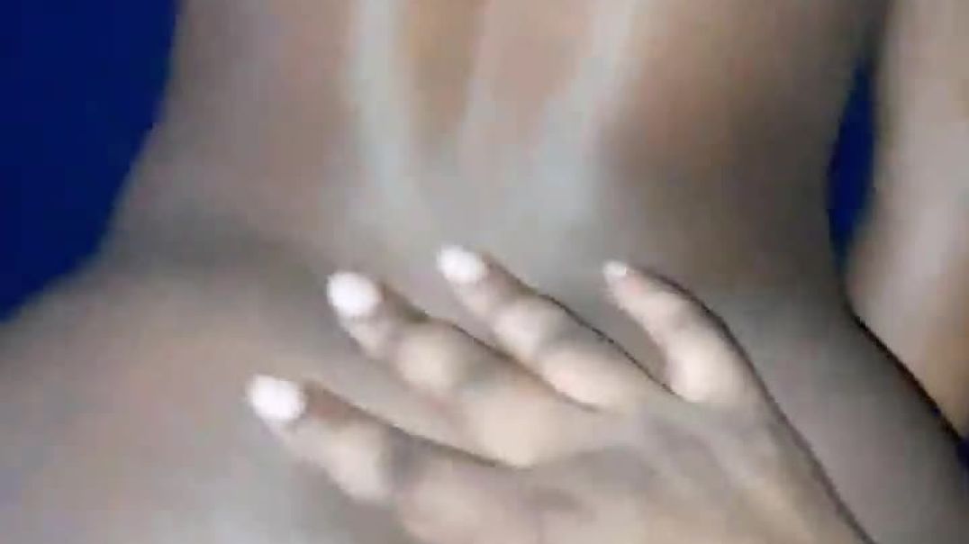 ⁣Zimbabwean lady cheats on her boyfriend