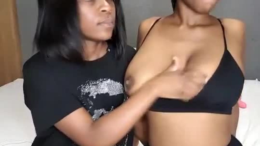⁣ama2000 Lesbian Webcam Fuck