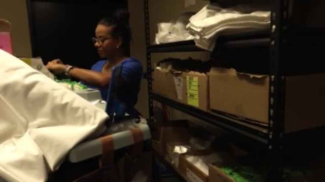 ⁣room services maid fucks hotel guests
