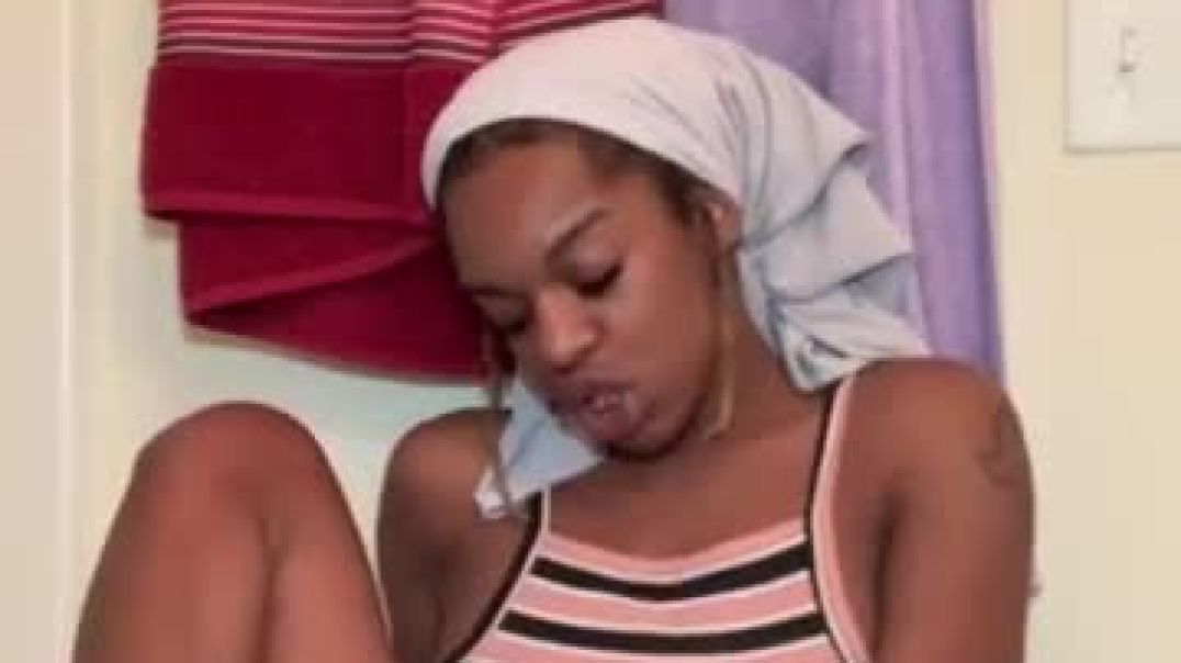 rubbing_pussy_until_orgasm_360p