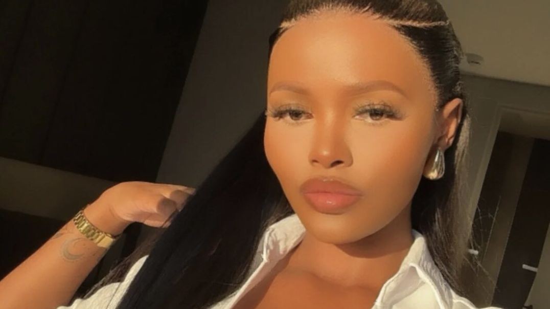 ⁣Very hot lady