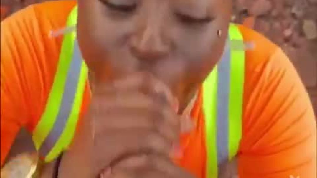 ⁣Couldn't wait to see me on her lunch break , deepthroat and backshots