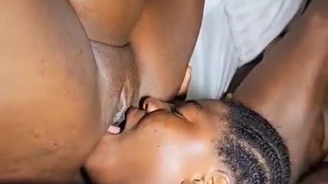 ⁣This is how you eat pussy.