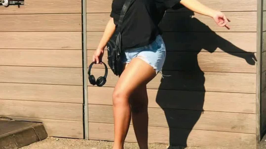 ⁣Wide open pussy