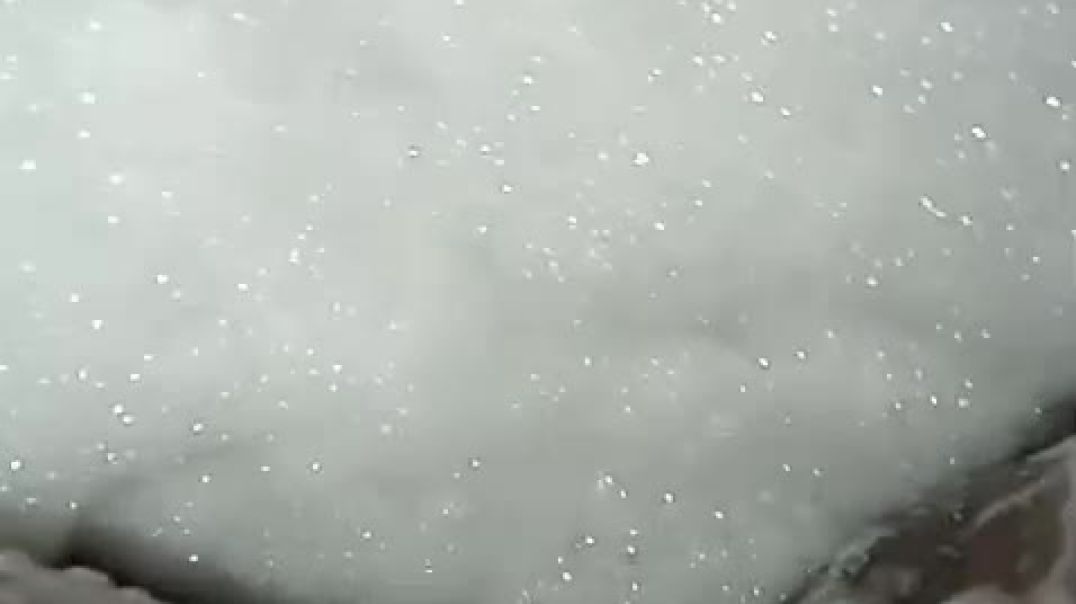 Playing with pussy in water P1