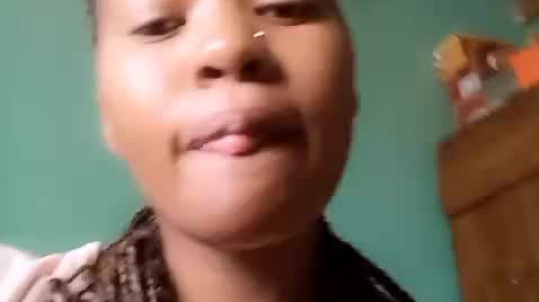 ⁣Listen to that teen pussy