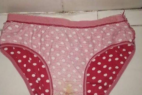 Iphenti lomshana kade eligqoke izolo  ngihlezi nalo ku manje toilet ngiyalidla