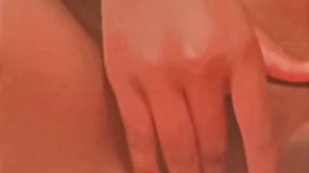 ⁣Naughty teen pussy