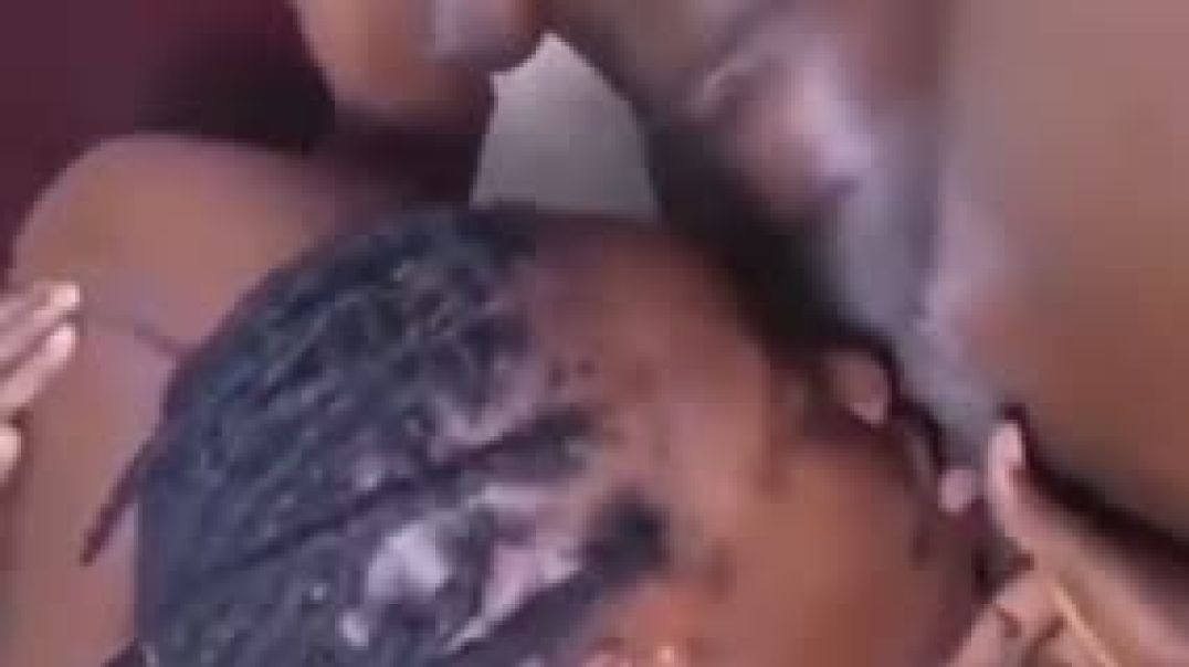 ⁣Afro lesbian