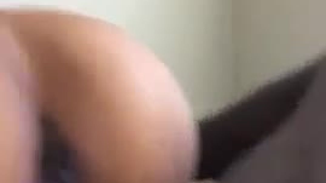 ⁣Ebony hottie ride and cream on my dick