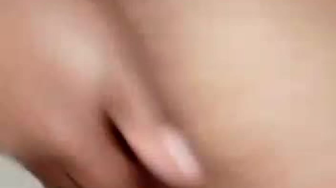 ⁣Milf pussy show