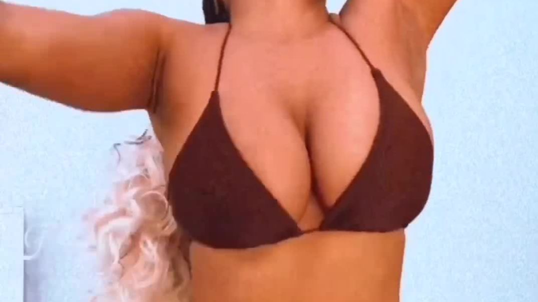 ⁣Busty ama2000