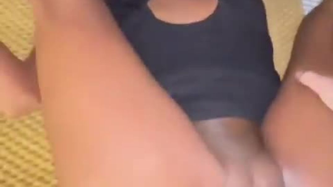 ⁣Fucking-that-fat-clean-pussy