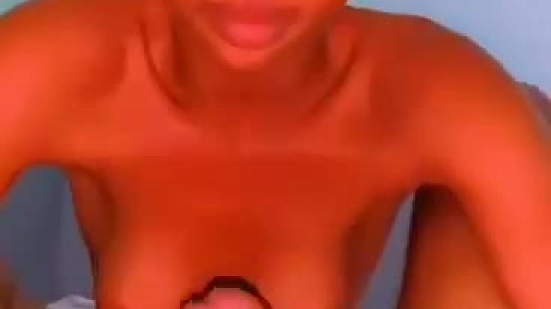 ⁣Teen sucking dick
