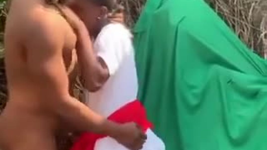 ⁣Fucking in bush
