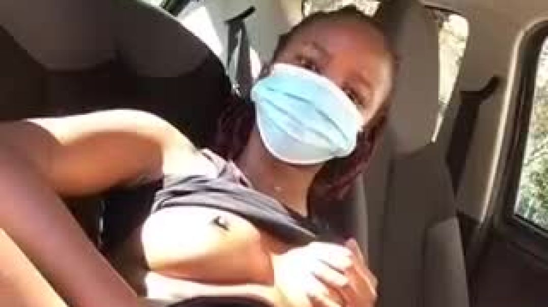 ⁣Teen rubbing her pussy