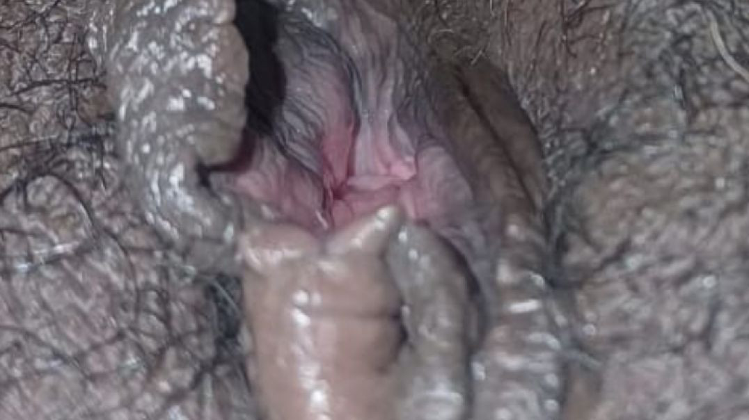 Fucking her pussy on dogy