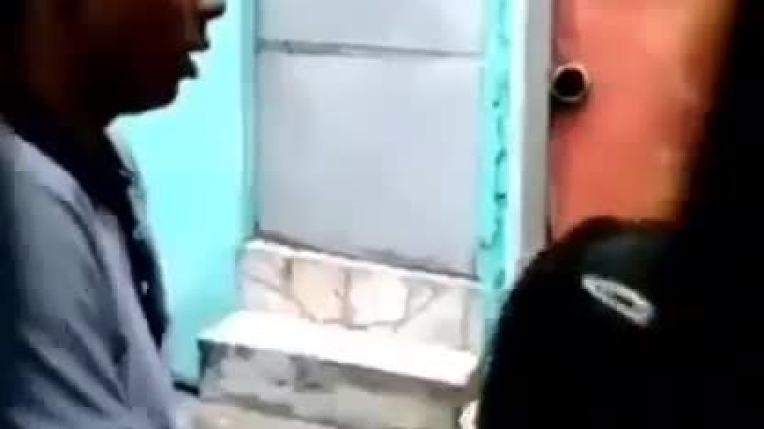 ⁣Guy caught a small petite tight pussy and try fucking