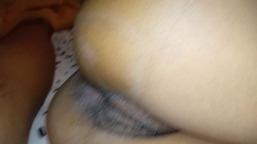 ⁣Slender part her pussy vibrating