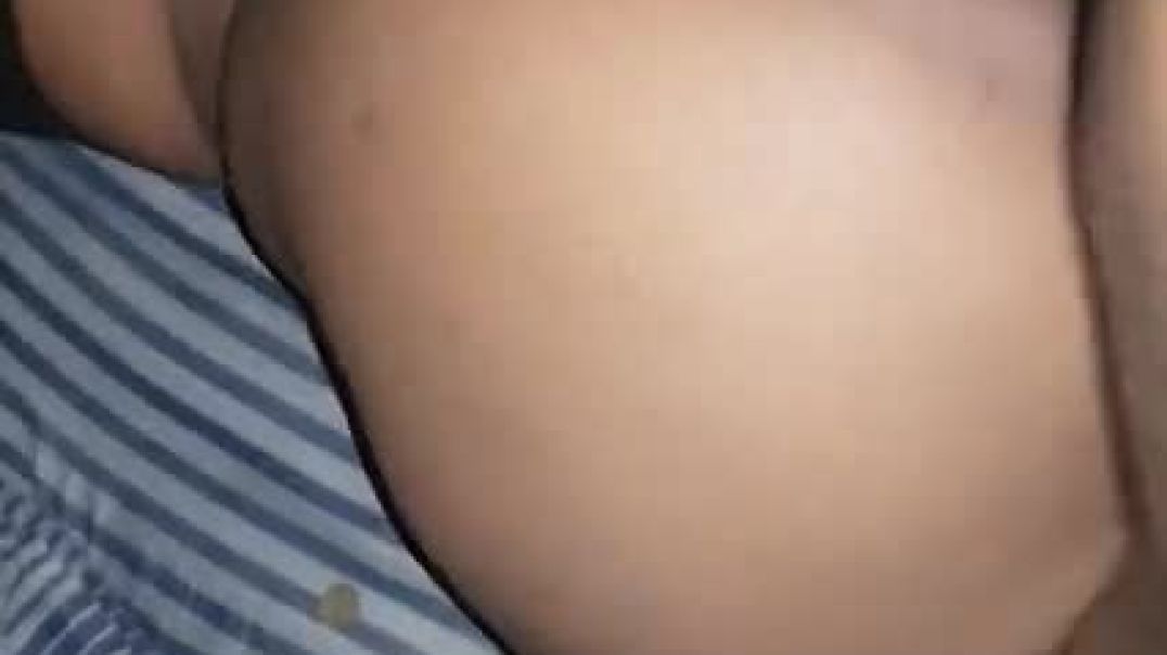⁣Big booty teen