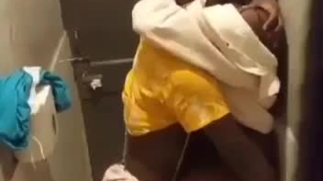 ⁣Mzansi caught fucking in toilet