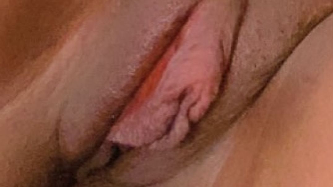 ⁣Teen malebe tight wet pussy