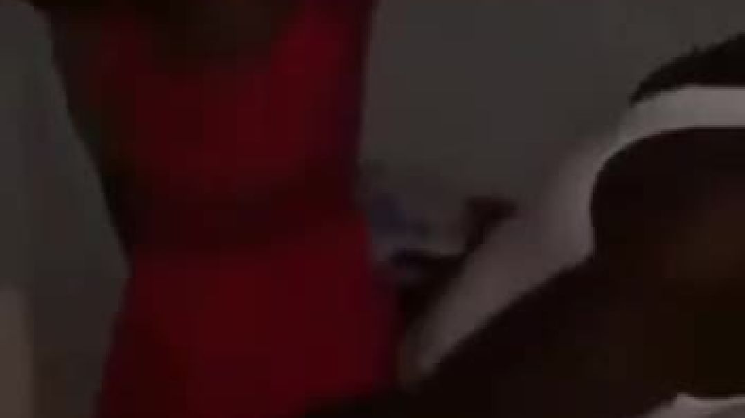 ⁣Cheating girl getting heavily fucked while on call with boyfriend