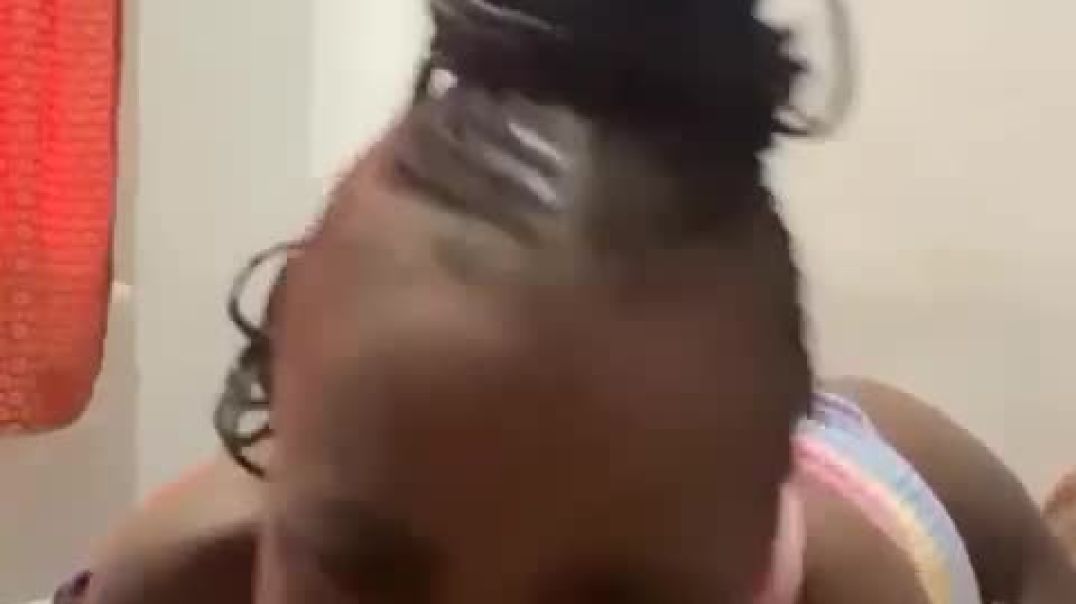 ⁣Kasi girl riding a dick