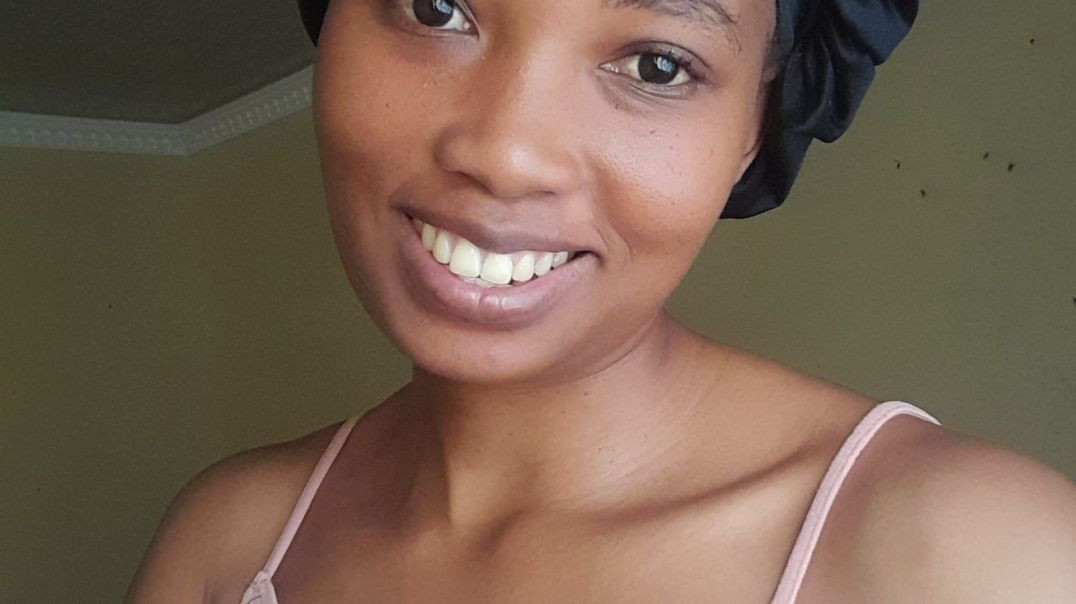 ⁣Hot Lesotho teen Tsepang Setjeo hairy pussy