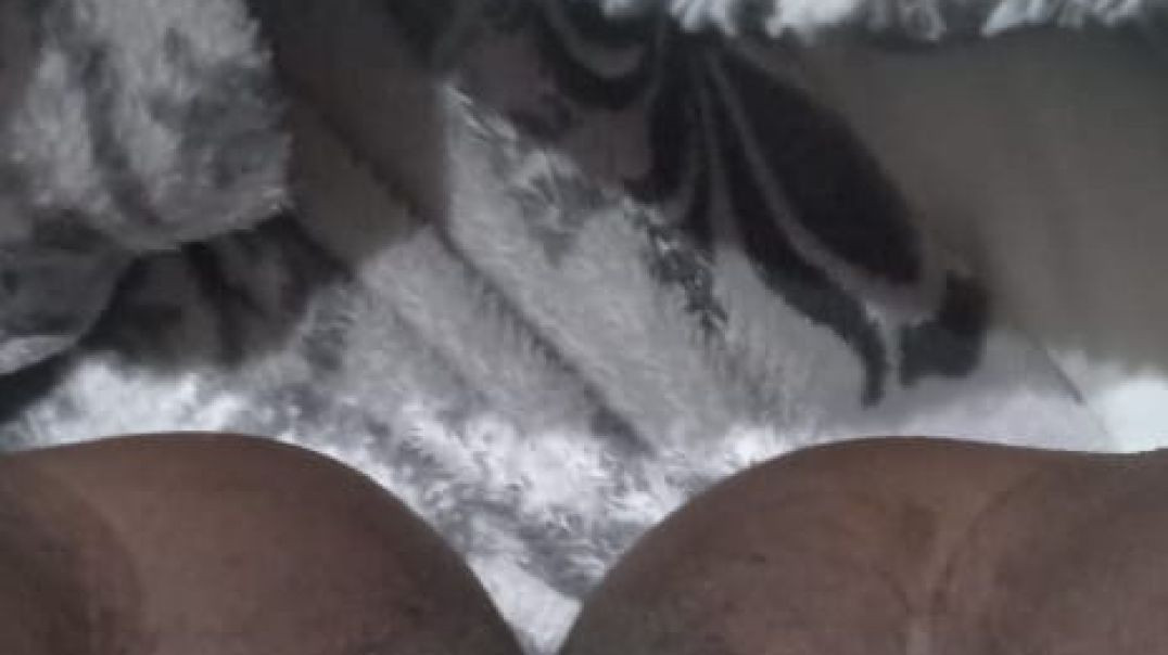 ⁣My 🍎 pussy inside the bath as I enjoy playing with it