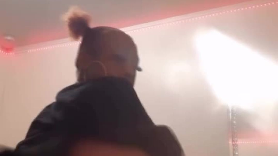 Ama2 twerking sexily