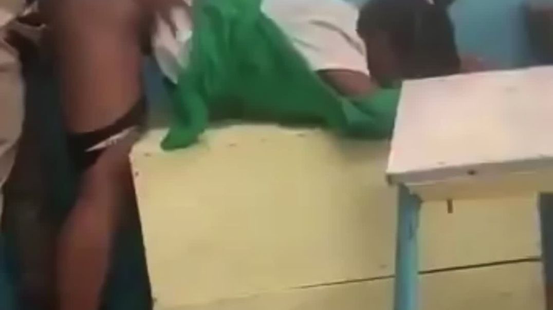⁣High school teen fucking in class