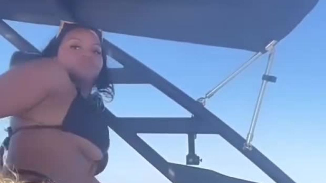 Twerking on a boat