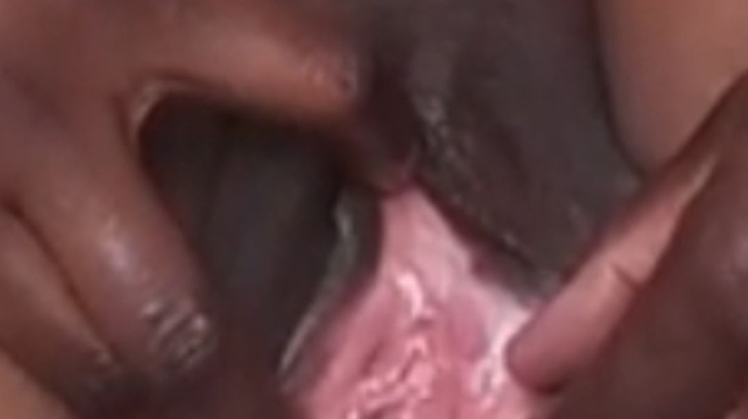 She open her pussy